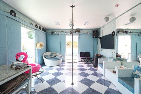 Casa à venda com 349m², 4 quartos e 4 vagas Casa à venda com 349m², 4 quartos e 4 vagasÁrea comum