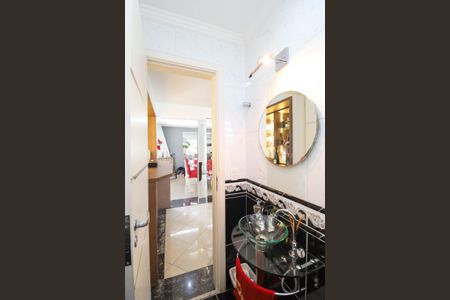 Casa à venda com 349m², 4 quartos e 4 vagas Casa à venda com 349m², 4 quartos e 4 vagasLavabo