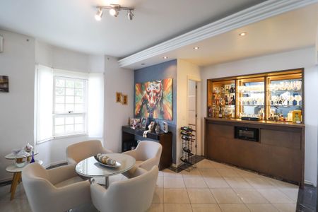 Casa à venda com 349m², 4 quartos e 4 vagas Casa à venda com 349m², 4 quartos e 4 vagasSala 2