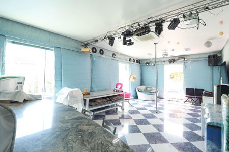 Casa à venda com 349m², 4 quartos e 4 vagas Casa à venda com 349m², 4 quartos e 4 vagasÁrea comum