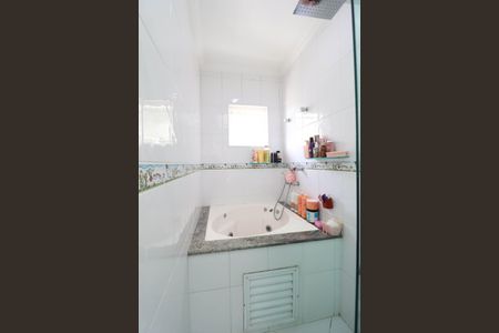 Casa à venda com 349m², 4 quartos e 4 vagas Casa à venda com 349m², 4 quartos e 4 vagasBanheiro da Suíte 1