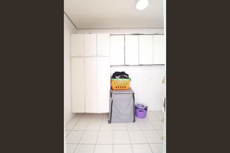 Casa à venda com 349m², 4 quartos e 4 vagas Casa à venda com 349m², 4 quartos e 4 vagasÁrea de serviço