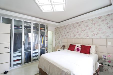 Casa à venda com 349m², 4 quartos e 4 vagas Casa à venda com 349m², 4 quartos e 4 vagasSuíte 2