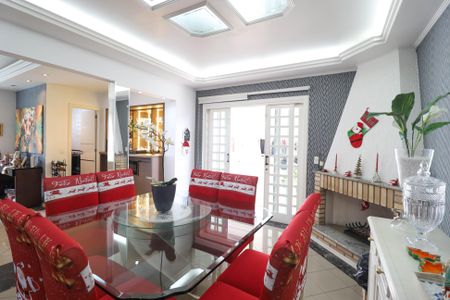 Casa à venda com 349m², 4 quartos e 4 vagas Casa à venda com 349m², 4 quartos e 4 vagasSala de jantar