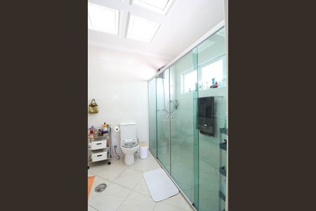 Casa à venda com 349m², 4 quartos e 4 vagas Casa à venda com 349m², 4 quartos e 4 vagasBanheiro da Suíte 3