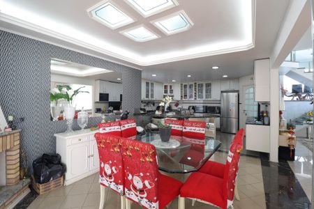 Casa à venda com 349m², 4 quartos e 4 vagas Casa à venda com 349m², 4 quartos e 4 vagasSala de jantar