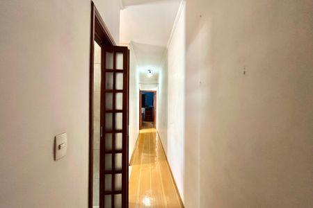 Casa à venda com 238m², 3 quartos e 2 vagasCorredor