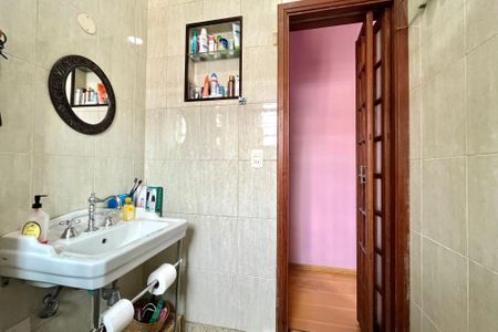 Casa à venda com 238m², 3 quartos e 2 vagasBanheiro da Suíte