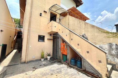 Casa à venda com 238m², 3 quartos e 2 vagasQuintal