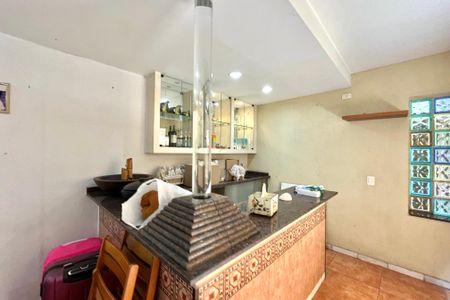 Casa à venda com 238m², 3 quartos e 2 vagasSalão 