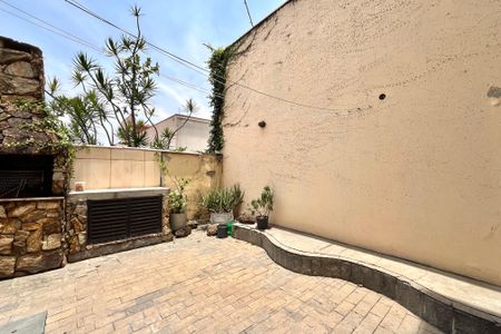 Casa à venda com 238m², 3 quartos e 2 vagasQuintal