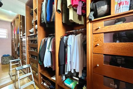 Casa à venda com 238m², 3 quartos e 2 vagasCloset da suíte