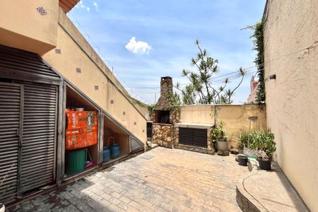 Casa à venda com 238m², 3 quartos e 2 vagasQuintal