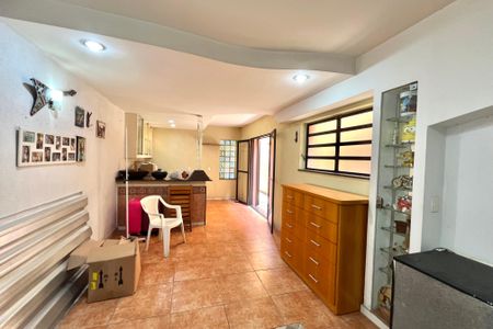 Casa à venda com 238m², 3 quartos e 2 vagasSalão 