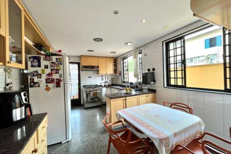 Casa à venda com 238m², 3 quartos e 2 vagasCozinha