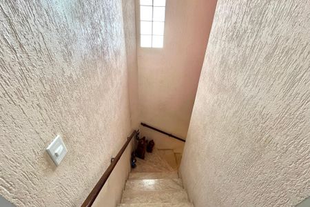 Casa à venda com 238m², 3 quartos e 2 vagasEscada