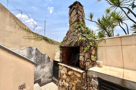 Casa à venda com 238m², 3 quartos e 2 vagasChurrasqueira