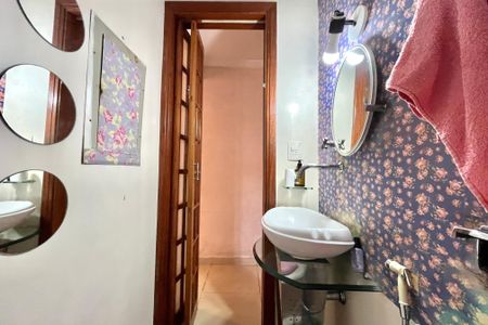Casa à venda com 238m², 3 quartos e 2 vagasLavabo