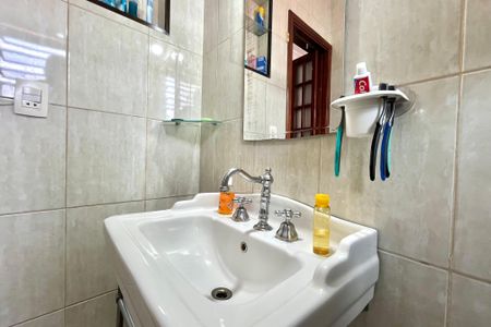 Casa à venda com 238m², 3 quartos e 2 vagasBanheiro Corredor