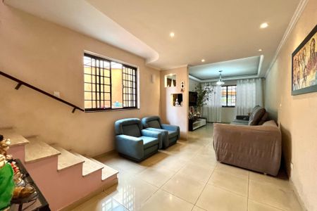 Casa à venda com 238m², 3 quartos e 2 vagasSala