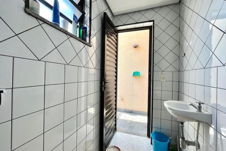 Casa à venda com 238m², 3 quartos e 2 vagasBanheiro de serviço