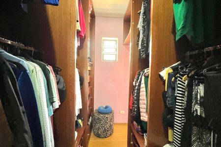 Casa à venda com 238m², 3 quartos e 2 vagasCloset da suíte