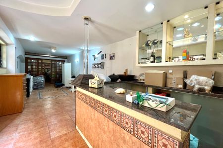 Casa à venda com 238m², 3 quartos e 2 vagasSalão 