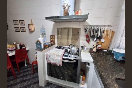 Casa de condomínio à venda com 360m², 4 quartos e 2 vagas