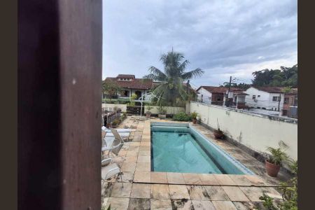 Casa de condomínio à venda com 360m², 4 quartos e 2 vagas