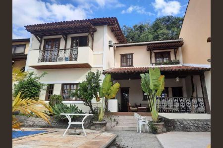 Casa de condomínio à venda com 360m², 4 quartos e 2 vagas