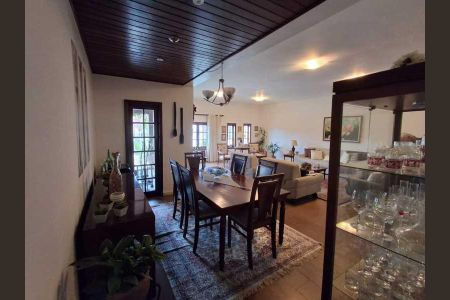 Casa de condomínio à venda com 360m², 4 quartos e 2 vagas