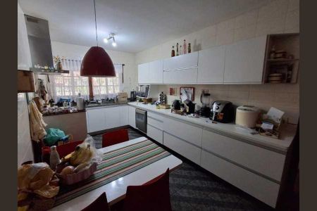 Casa de condomínio à venda com 360m², 4 quartos e 2 vagas