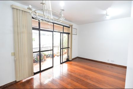 Apartamento à venda com 109m², 3 quartos e 2 vagas Apartamento à venda com 109m², 3 quartos e 2 vagasSala