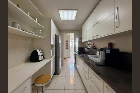 Apartamento à venda com 115m², 3 quartos e 2 vagasCozinha 