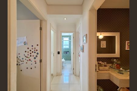 Apartamento à venda com 115m², 3 quartos e 2 vagasCorredor Quartos 