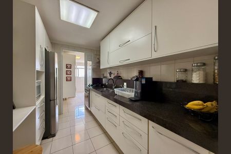 Apartamento à venda com 115m², 3 quartos e 2 vagasCozinha 