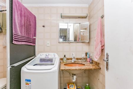 Banheiro de apartamento à venda com 2 quartos, 54m² em Liberdade, São Paulo