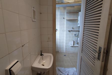 Apartamento para alugar com 100m², 3 quartos e 2 vagasBanheiro de serviço
