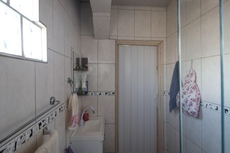 Casa à venda com 90m², 2 quartos e 2 vagasBanheiro 1