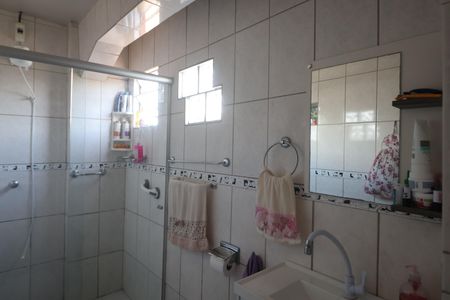 Casa à venda com 90m², 2 quartos e 2 vagasBanheiro 1