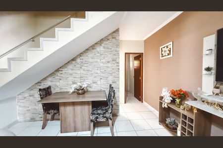 Casa à venda com 110m², 2 quartos e 2 vagasSala