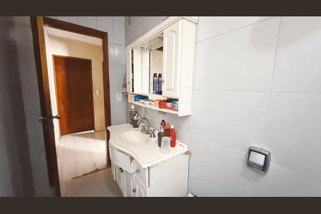 Casa à venda com 110m², 2 quartos e 2 vagasBanheiro 1