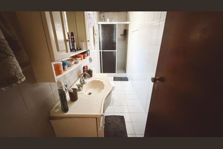 Casa à venda com 110m², 2 quartos e 2 vagasBanheiro 1