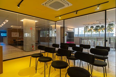 Studio à venda com 22m², 1 quarto e sem vagaÁrea comum - Sala de conferência