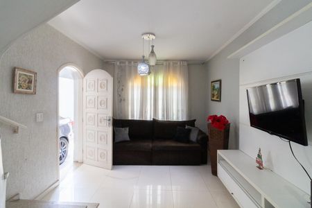 Casa à venda com 175m², 3 quartos e 3 vagas Casa à venda com 175m², 3 quartos e 3 vagasSala