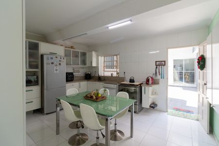 Casa à venda com 175m², 3 quartos e 3 vagas Casa à venda com 175m², 3 quartos e 3 vagasCozinha