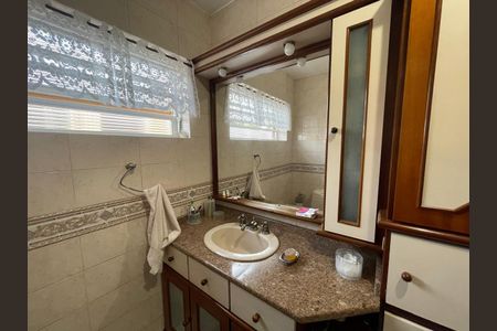 Casa à venda com 300m², 3 quartos e 2 vagas