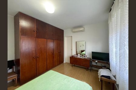 Casa à venda com 300m², 3 quartos e 2 vagas