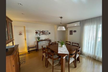 Casa à venda com 300m², 3 quartos e 2 vagas