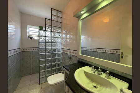 Casa à venda com 300m², 3 quartos e 2 vagas